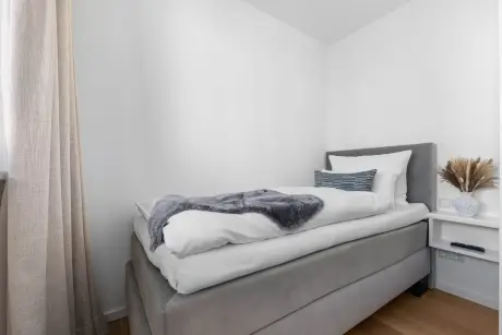 Ein gemütliches Zimmer mit einem Bett im Hotel Stadt Hamburg.