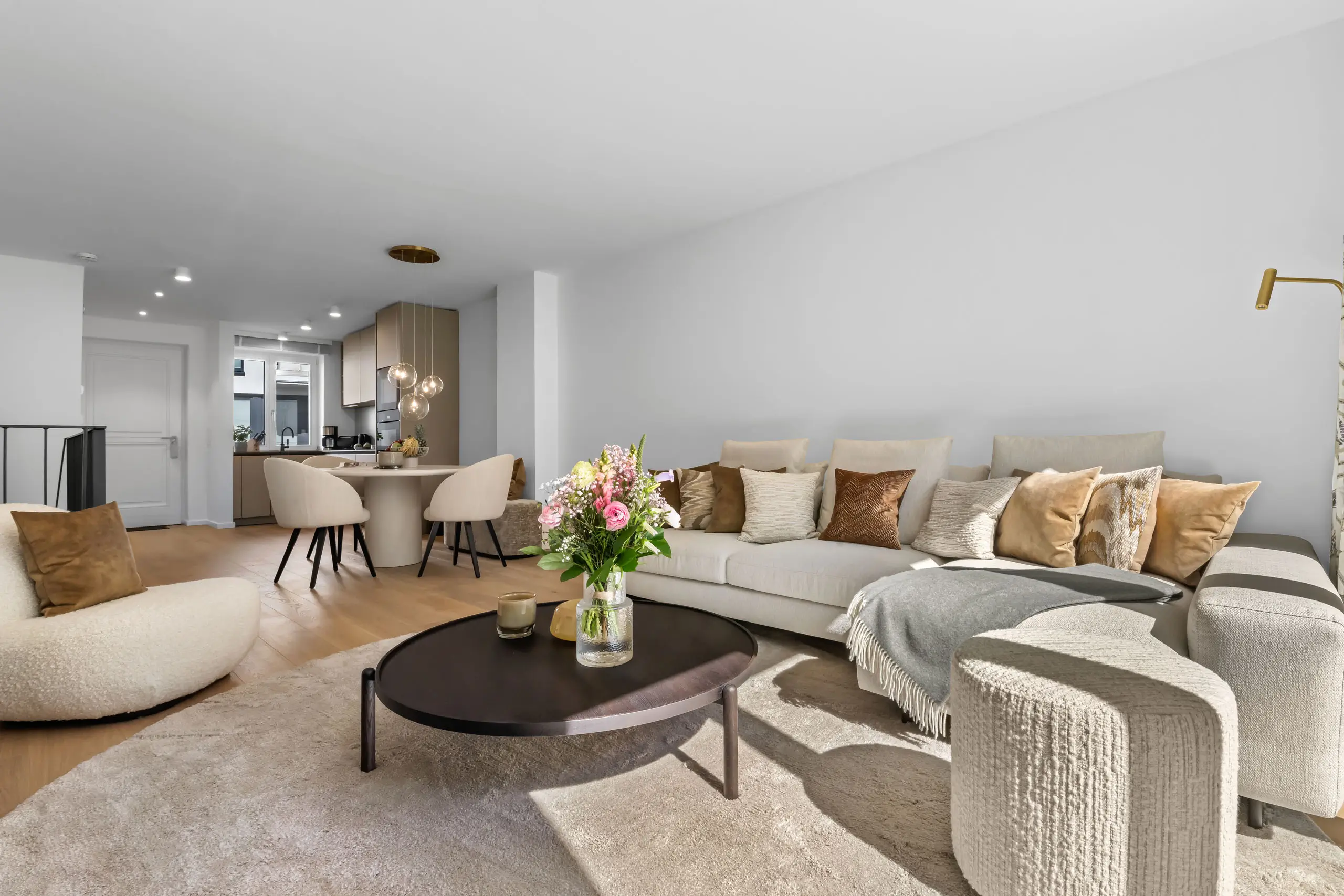 Stilvolles Wohnzimmer mit modernen Möbeln im 12.18 Hotel Stadt Hamburg, Westerland/Sylt.